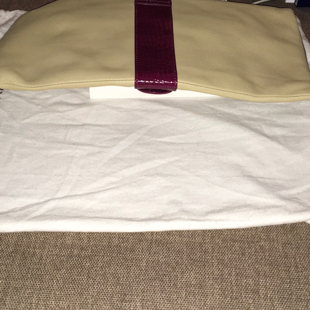 🎀BCBG clutch🎀new🎀 - Picture 4 of 8